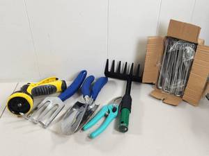 lot 246 image: Garden Tool Set&nbsp