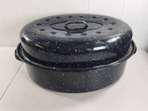 lot 258 image: Speckled Enamel Oval Roaster with Lid and Handles Vintage&nbsp