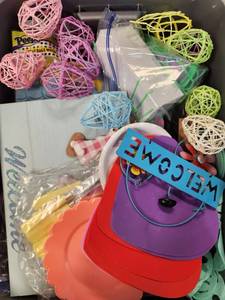 lot 261 image: Decorative Easter Bundle Party Bags and More