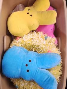 lot 262 image: Big Bundle of Easter Decorations Plush Peeps and More