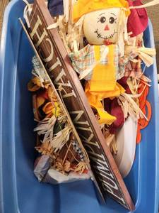 lot 263 image: Fall Pumpkin Patch Scarecrow Decoration Wood Sign and More Big Bundle