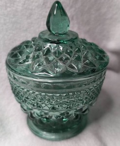 lot 1006 image: Anchor Hocking Wexford Green Lidded Sugar Bowl