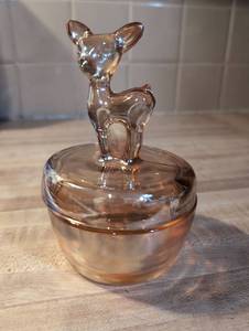 lot 1009 image: Vintage Jeanette Marigold Carnival Glass Fawn Deer Powder Bowl