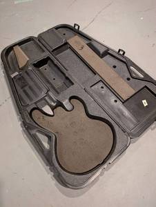 lot 2000 image: Peavey USA ABS T-Series Electric Guitar Hardshell Case