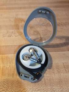 lot 2007 image: Coby Portable Headphones with Case