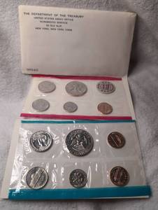 lot 2401 image: 1972-U.C. United States Mint Uncirculated Coin Set Department of Treasury