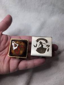 lot 2521 image: Two Vintage CompactsPill Holders -2ct