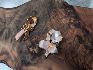 lot 3005 image: Decorative Ribbon Bow Brooches with Mother-of-Pearl and Gold-Tone - 2 ct