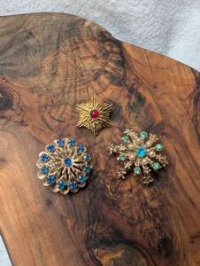 lot 3006 image: Lot of 3 Vintage Brooches Snowflake Sunburst Styles Blue Rhinestones Pearls