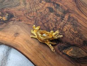 lot 3007 image: Gold Tone Bird Brooch with Pearl Accent