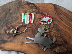 lot 3010 image: Holiday Brooch Pin Lot 4 Pieces Gift Bells Reindeer Antlers