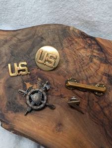 lot 3016 image: US Military Insignia Collar Pinsbadges - 5 ct
