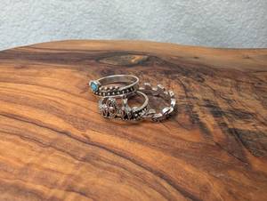 lot 3101 image: Decorative Ring Set with Turquoise Stone-3 ct