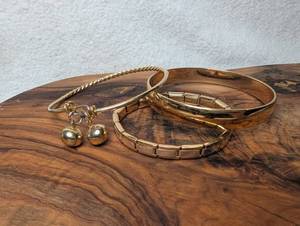 lot 3199 image: 3-Piece Goldtone Bracelet Set with Ball Charms
