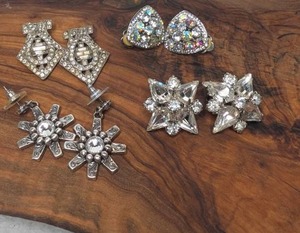 lot 3302 image: Lot of 4 Pairs Fashion Jewelry Earrings Rhinestone Studs