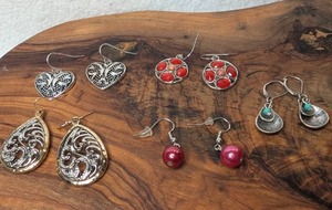 lot 3304 image: Lot of 5 Pairs Fashion Jewelry Dangle Earrings Mixed Styles