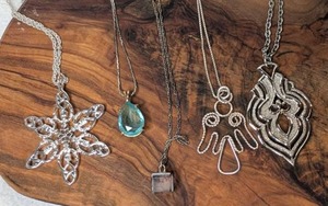 lot 3400 image: Silver Tone Pendant Necklaces - 5 ct