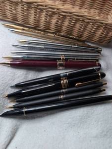 lot 3503 image: Lot of 10 Ballpoint Pens with Woven Pencil Holder