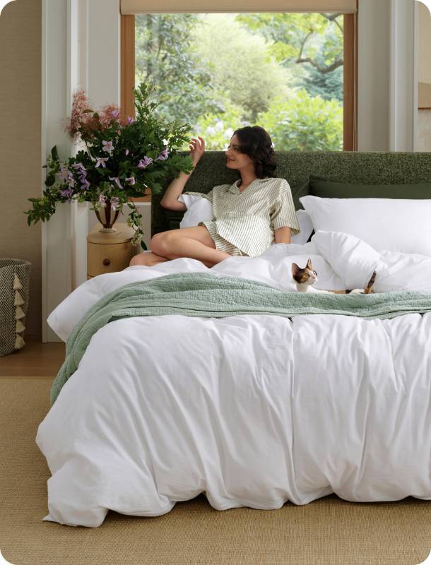 lot 18924 image: Bedsure 100% Washed Cotton Duvet Cover King - Bright White Minimalist Duvet Cover Linen Like for All Seasons - GentleSoft Plain Simple Cotton Bedding, 3 Pieces (Bright White, King, 104x90) - Retail $69