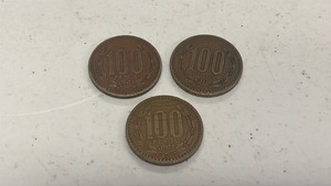 lot 47 image: 3 x 100 Pesos Coins Chile Rep�blica de Chile - 1993 and 1995
