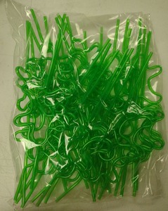 lot 56 image: Lot of 30 green Christmas straws ginger bread men design DP60