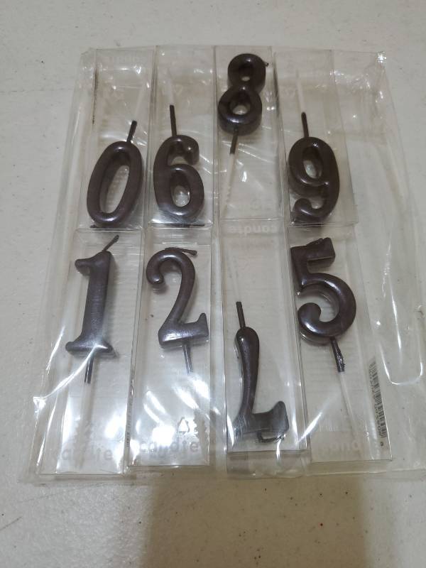 lot 72589 image: Birthday Number Candles Set (1-10) missing number  - Retail $8
