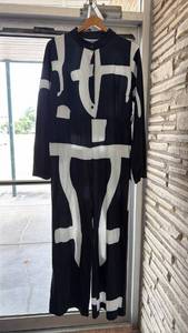 lot 113 image: Womens Abstract Colorblock Long-Sleeve Wide-Leg Jumpsuit w Bold Monochrome Print - Size XXL