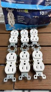 lot 174 image: Leviton 15A-125V Duplex Outlets - 6 Pack
