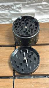 lot 194 image: Large tobacco grinder