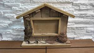 lot 248 image: Fishing Lodge House-Shaped Picture Frame with Fish Figurines