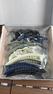 lot 270 image: Obeoby Hair Claw Clips Assorted Colors Lot of 8