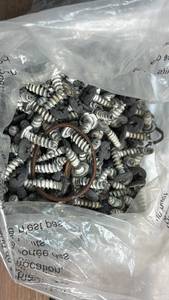 lot 281 image: Bag of 1 Screws
