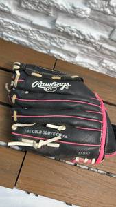 lot 298 image: Rawlings Baseball Glove 10.5 Inch PLI105PW The Gold Glove Co