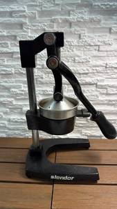 lot 306 image: Slendor Citrus Juicer Press