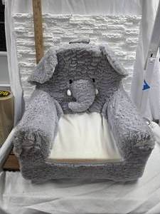 lot 328 image: Neat toddlers elephant chair