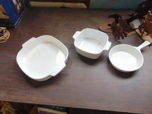 lot 3184 image: Corningware pieces