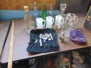 lot 3193 image: Corkscrews and other wine items and mugs