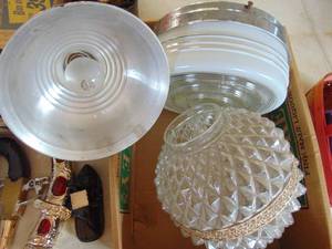 lot 3203 image: Vintage light globes