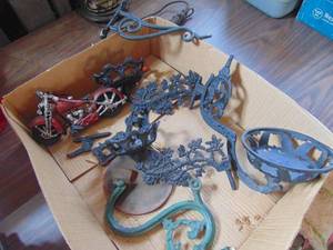 lot 3205 image: Iron lantern holders and hooks