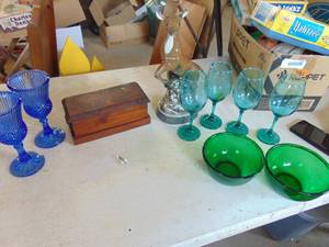 lot 3215 image: Jewelry box and colored glass
