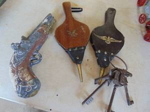 lot 3222 image: Bellows, decor keys