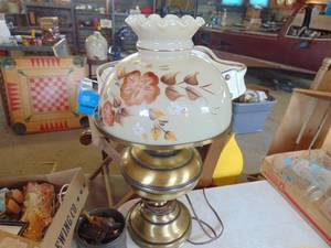 lot 3224 image: Vintage copper lamp with glass shade