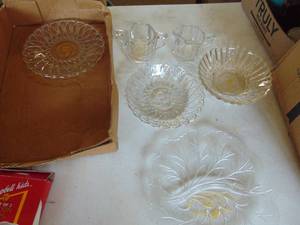 lot 3231 image: Multiple Moundridge Creamery platters and cream and sugar