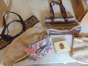 lot 3234 image: Vintage handbags