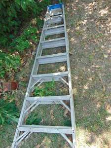 lot 3239 image: 8 aluminum ladder - nice