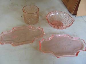 lot 3246 image: Pink glass pieces