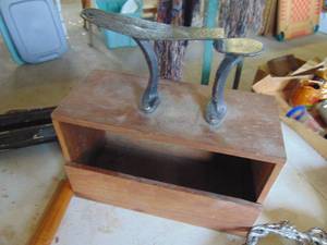 lot 3253 image: Cobblers stand