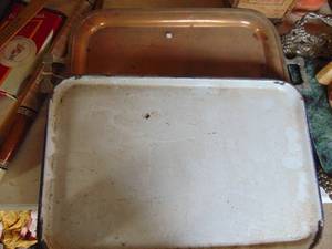 lot 3257 image: Pair of serving trays