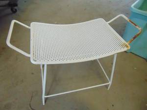 lot 3263 image: Small metal stand or chair