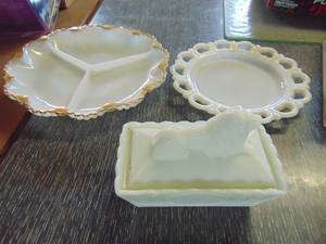 lot 3268 image: Lion covered dish and plates